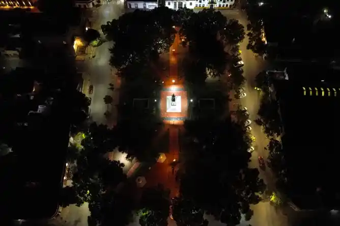 Reconversión lumínica en Plaza Independencia: más iluminación y menor consumo