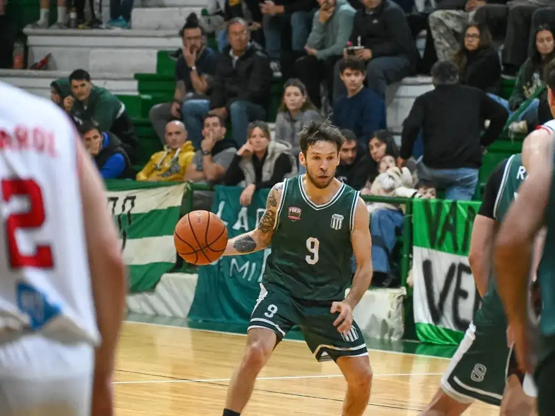 Giaveno fue la figura y héroe del triunfo acádemico. Crédito: MR Fotografía.