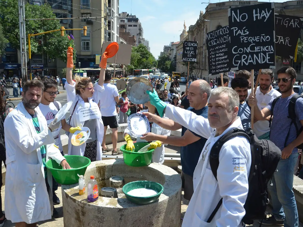 Protestan en Córdoba por el recorte de los ingresos al Conicet
