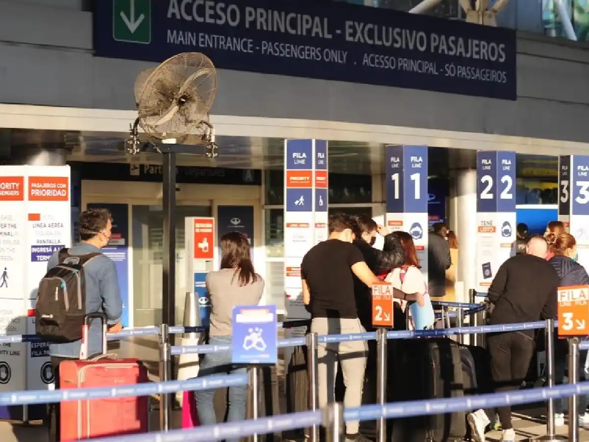 El Gobierno amplió a 1.700 el cupo de ingreso diario de personas al país