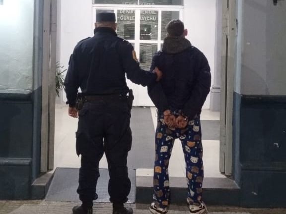 Aprehendieron a un joven con una moto adulterada tras intentar huir de la policía