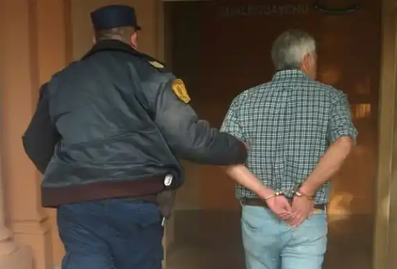 Allanan una casa y detienen a un hombre por violento