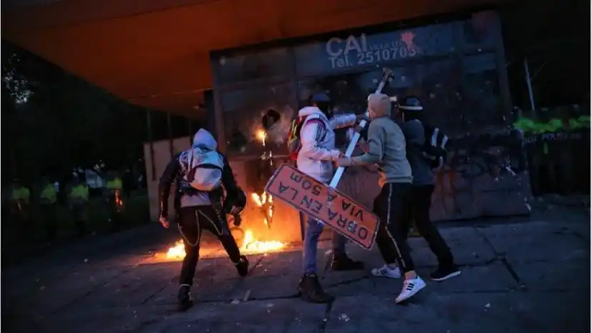 Brutalidad policial: aumenta a 13 muertes en Colombia durante protestas