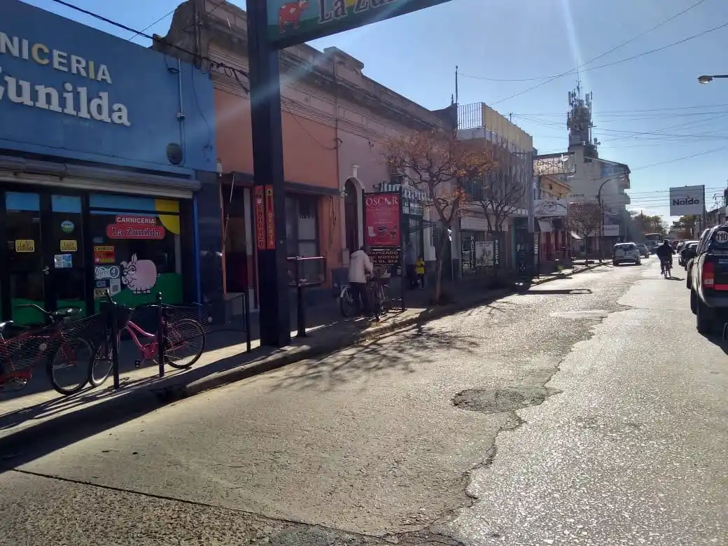 Comercios en la zona céntrica. Foto: La Opinión.