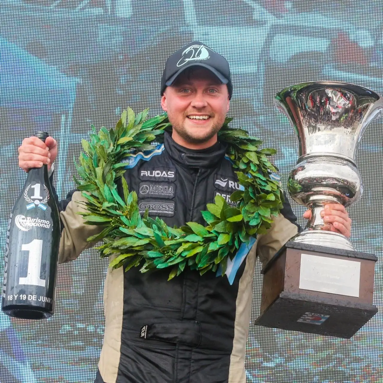 Gassmann estrenó auto y se quedó con la victoria en Clase 3 del Turismo Nacional