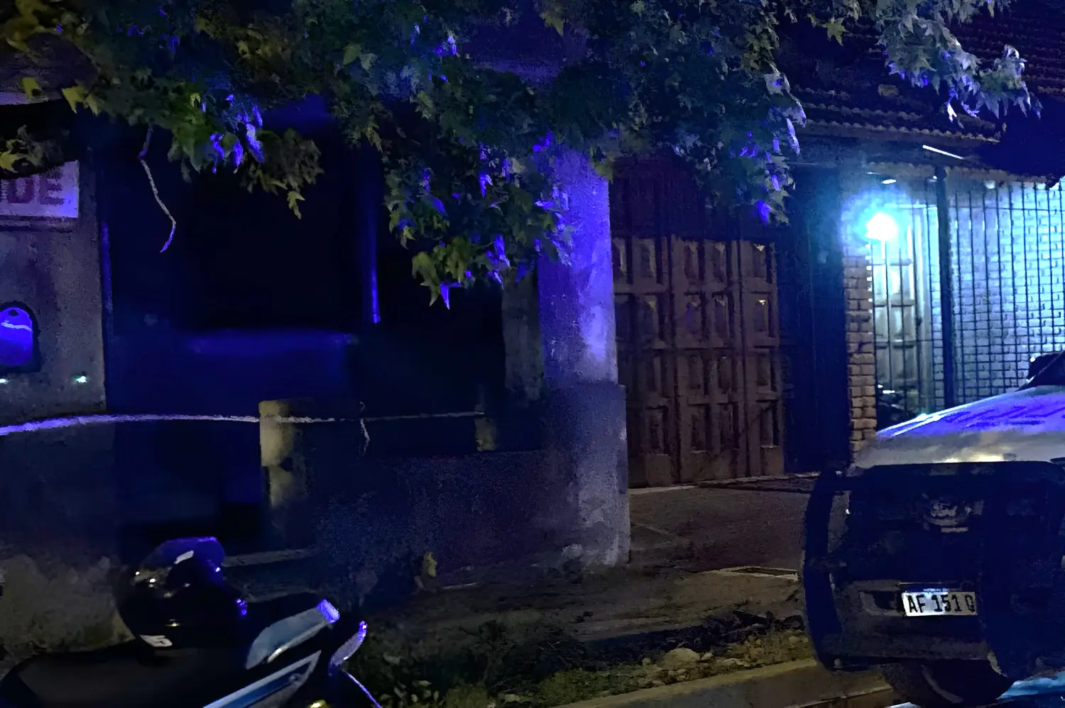 La policía valló la zona de inmediato para las pericias de Científica.