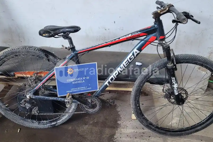 En una requisa en Barranquitas recuperaron una bicicleta que estaba siendo buscada