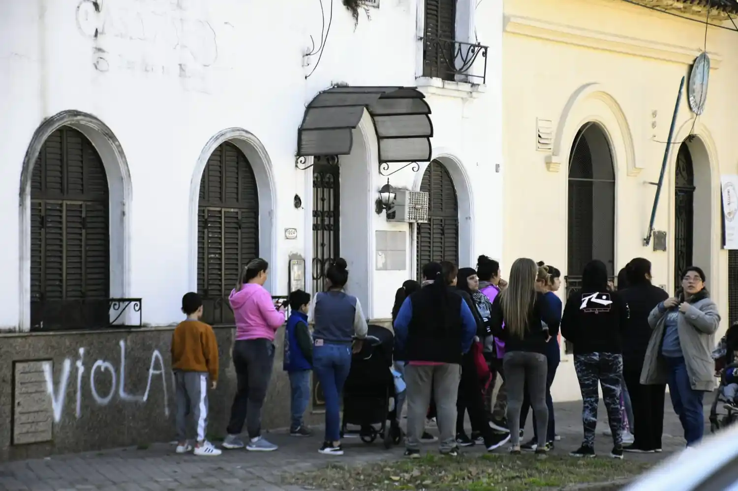 Con los chicos no: vecinos se manifestaron tras denuncia de abuso y maltrato en un hogar de Niñez