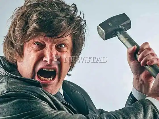 A todo o nada. Javier Milei y la represión a la marcha de los barras bravas, por Gonzalo Vergareche.