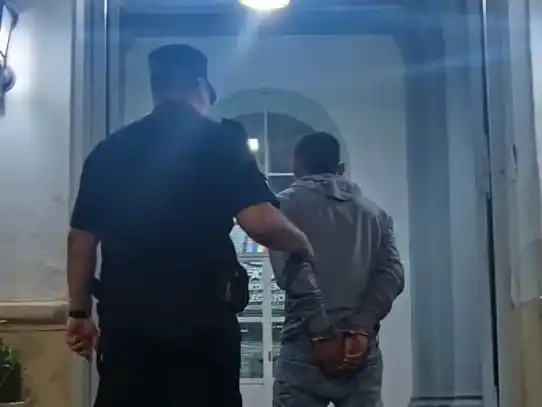 Detuvieron a tres jóvenes y les incautaron dos motos presuntamente robadas