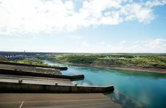 Brasil anunció un acuerdo sobre tarifas de la represa Itaipú, mientras Paraguay pidió “prudencia”