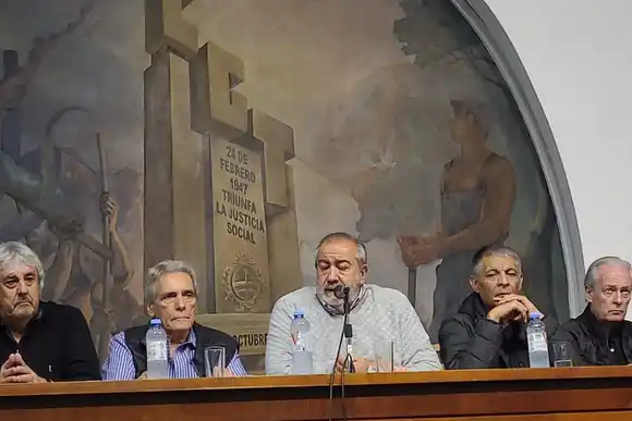 La CGT calificó de “éxito rotundo” el paro y el gobierno buscó instalar que fue un día normal