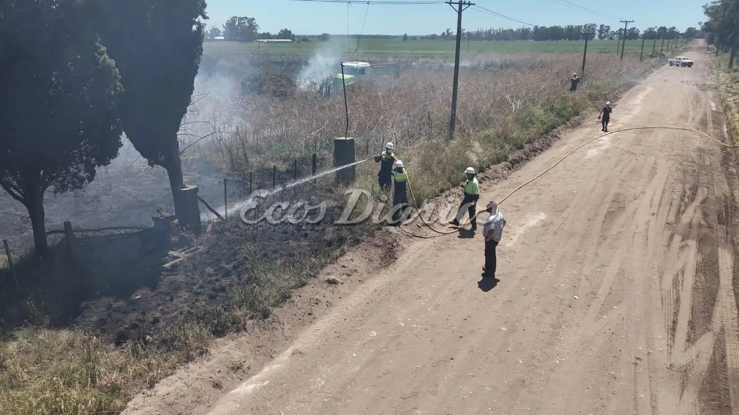 Bomberos trabajando en el sector