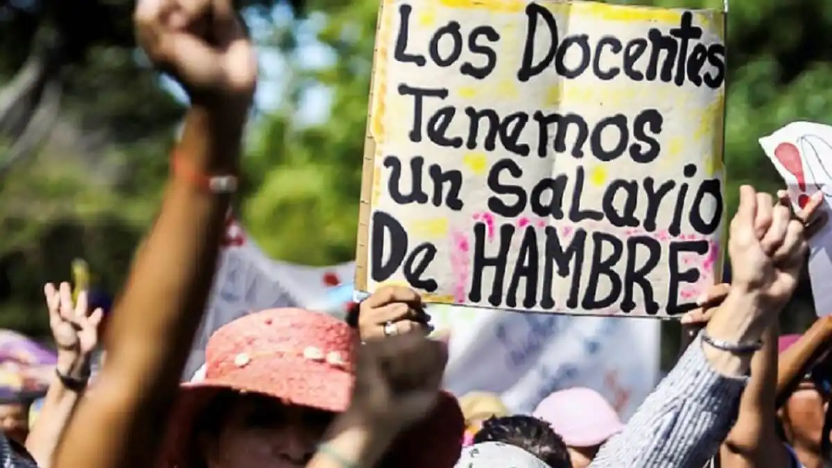 PROFESORES UNIVERSITARIOS en pie de guerra por sus salarios: exigen a Maduro este aumento