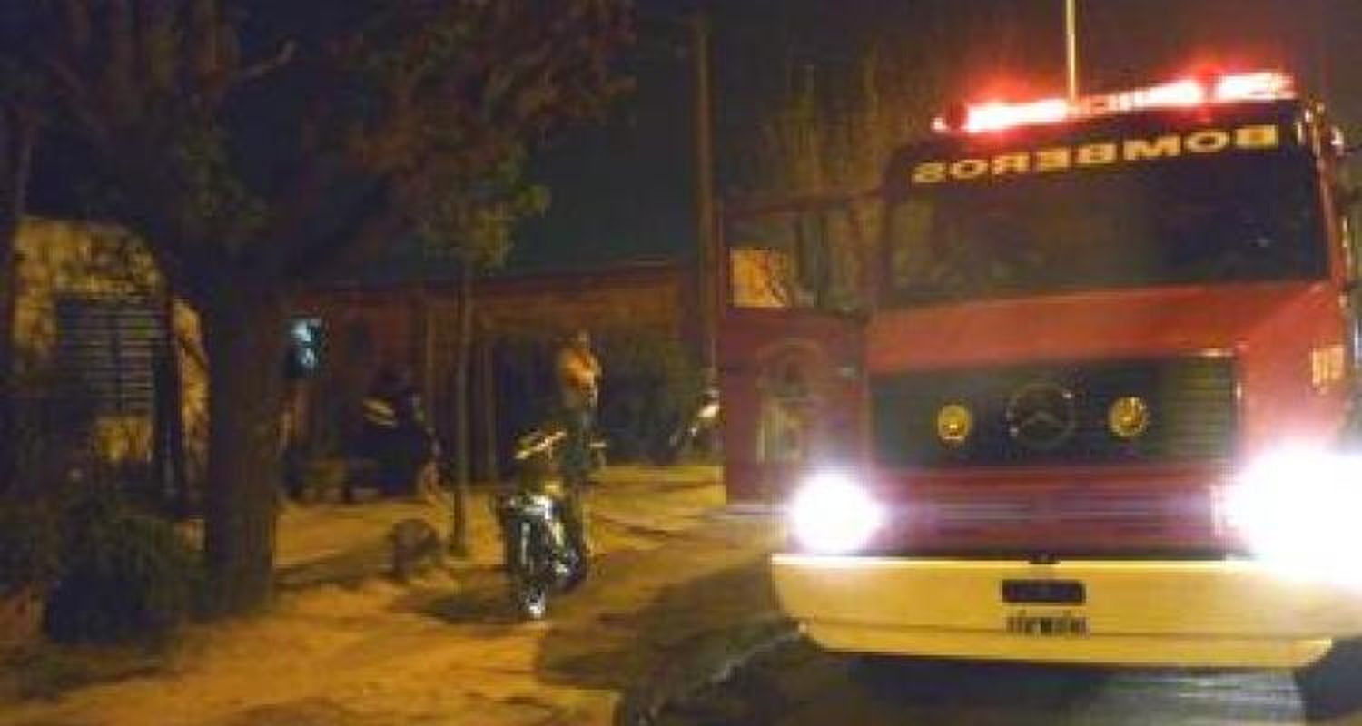 Incendio de vivienda en 11 de Septiembre y Bozzano