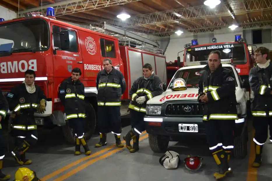 Los Bomberos Voluntarios de Vela defienden las vidas