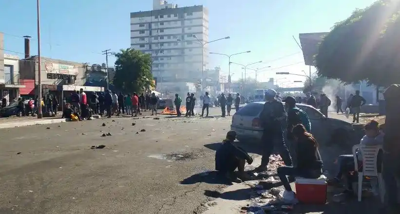 Olavarría: Voluntarios colaboran para que los que están en la ciudad se comuniquen con familiares