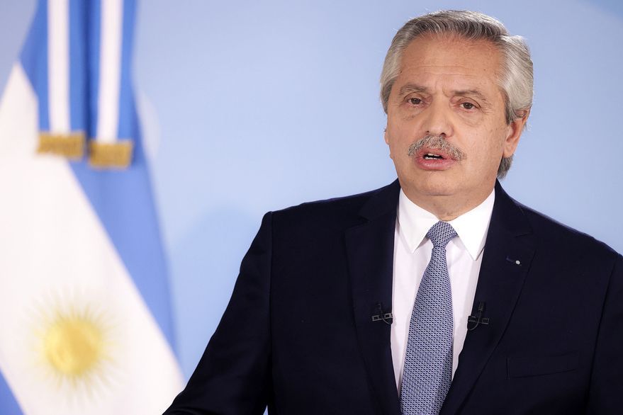 Pese al incremento de casos, el Gobierno anticipó que las restricciones estrictas finalizan el domingo