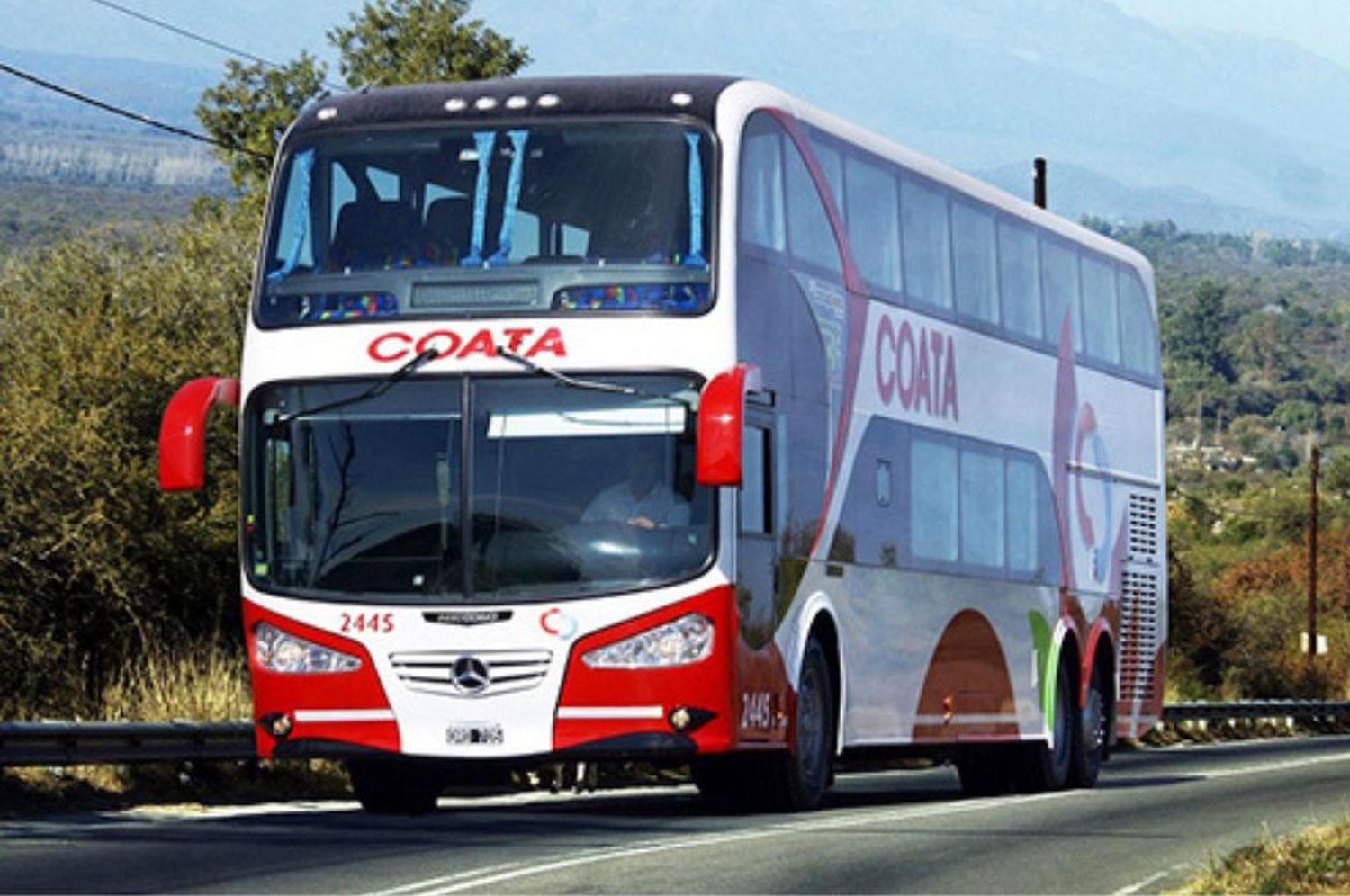 Insólito: 18 pasajeros de un colectivo fueron olvidados en medio de la ruta en Córdoba