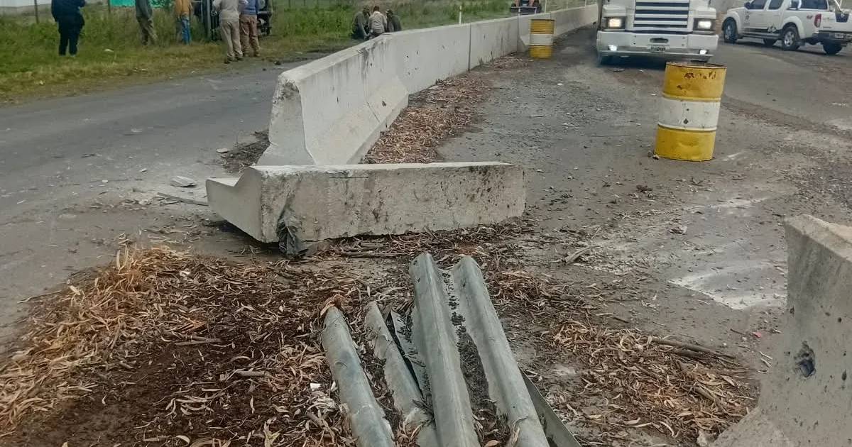Volcó una camioneta en la Ruta 18, en el acceso a Viale