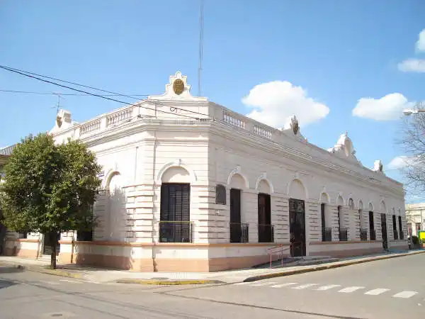 Rojas: Denuncian que Intendente Rossi despidió a 30 empleados y contrató a 90