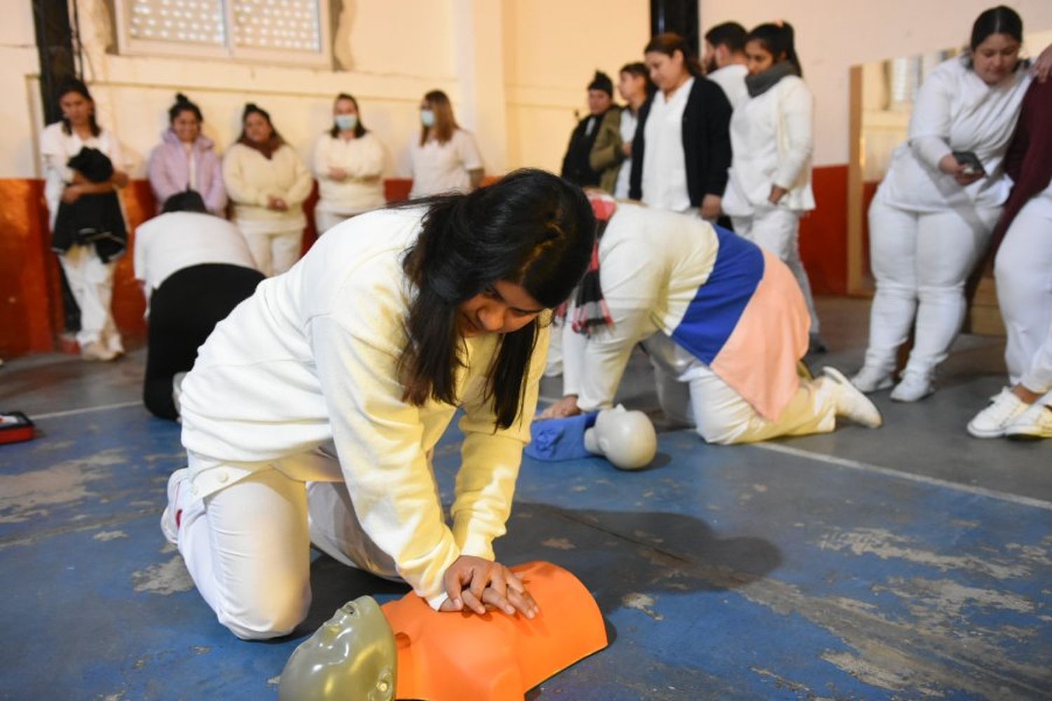 Estudiantes de Enfermería recibieron una capacitación y un kit de atención de la salud