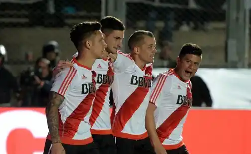 Con gol de Alario, River le ganó a Arsenal y pasó a cuartos
