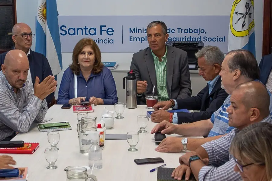La provincia presentó su oferta salarial a gremios docentes
