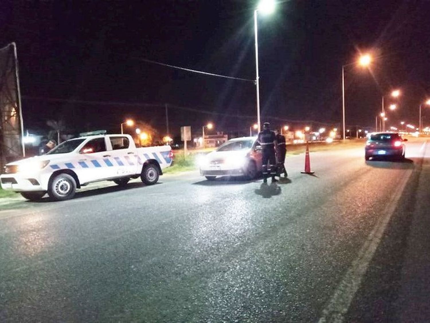 Detuvieron a tres sujetos con pedido de captura
y recuperaron una motocicleta sustraída
