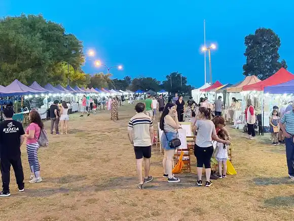Feria Paseo del Río en la costanera