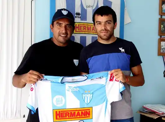 ¡Volvió al pago! Facundo Curuchet firmó esta mañana con Juventud 