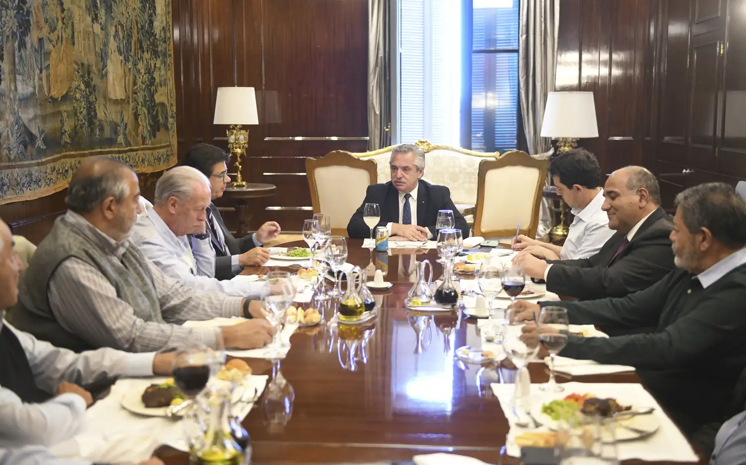 El Presidente almorzó con referentes de la CGT.