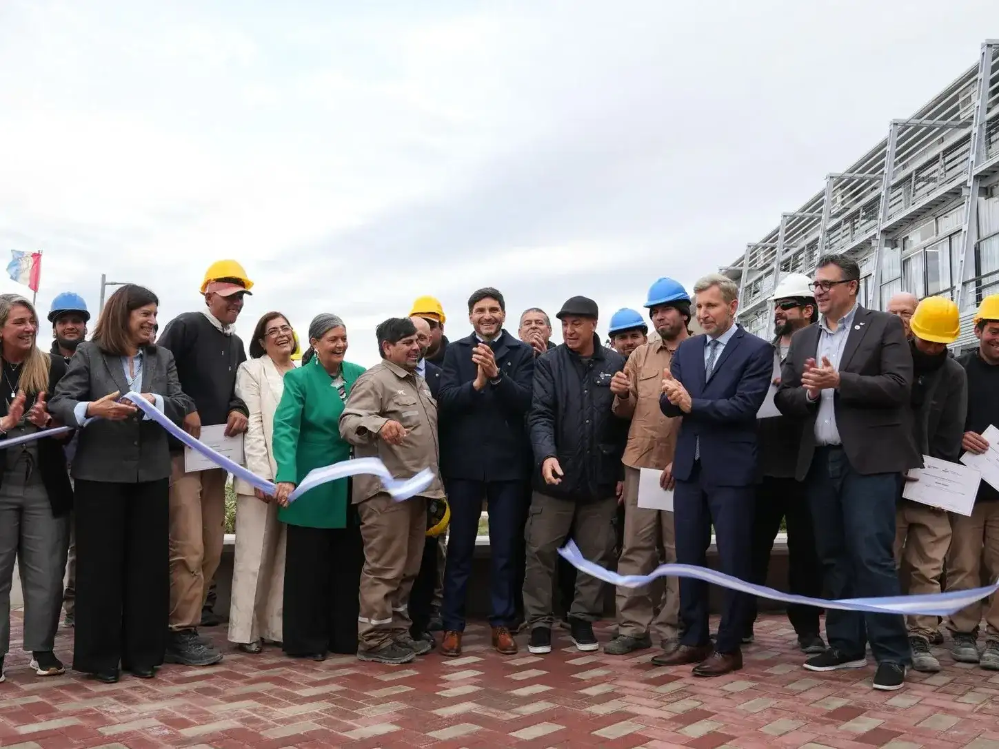 Pullaro, junto a su par entrerriano Rogelio Frigerio, inauguró este jueves el nuevo muelle de la Terminal Fluvial de Rosario. Foto: GSF