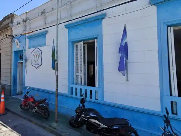 Horror en La Plata: un adolescente de 16 años mató a cuchillazos al exnovio de su mamá para defenderla