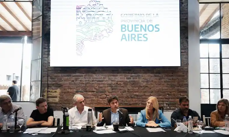 Kicillof encabezó en Chascomús un encuentro con sectores productivos y analizó el impacto de la crisis económica