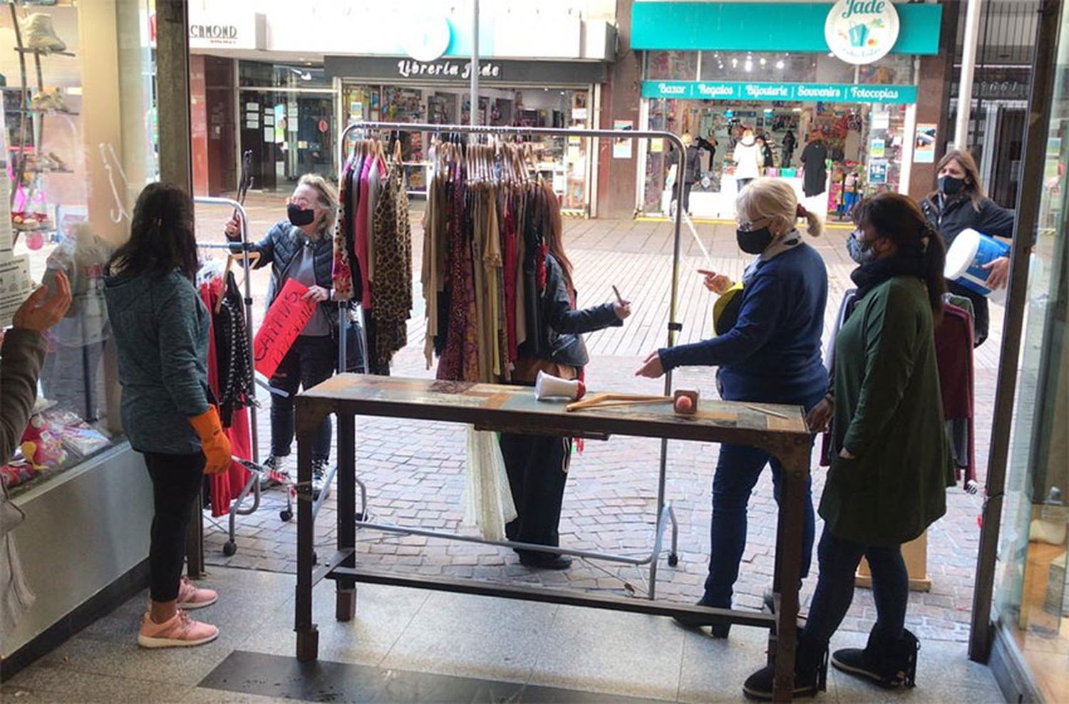 Comerciantes de la galería Lafayette se manifestaron para pedir su reapertura