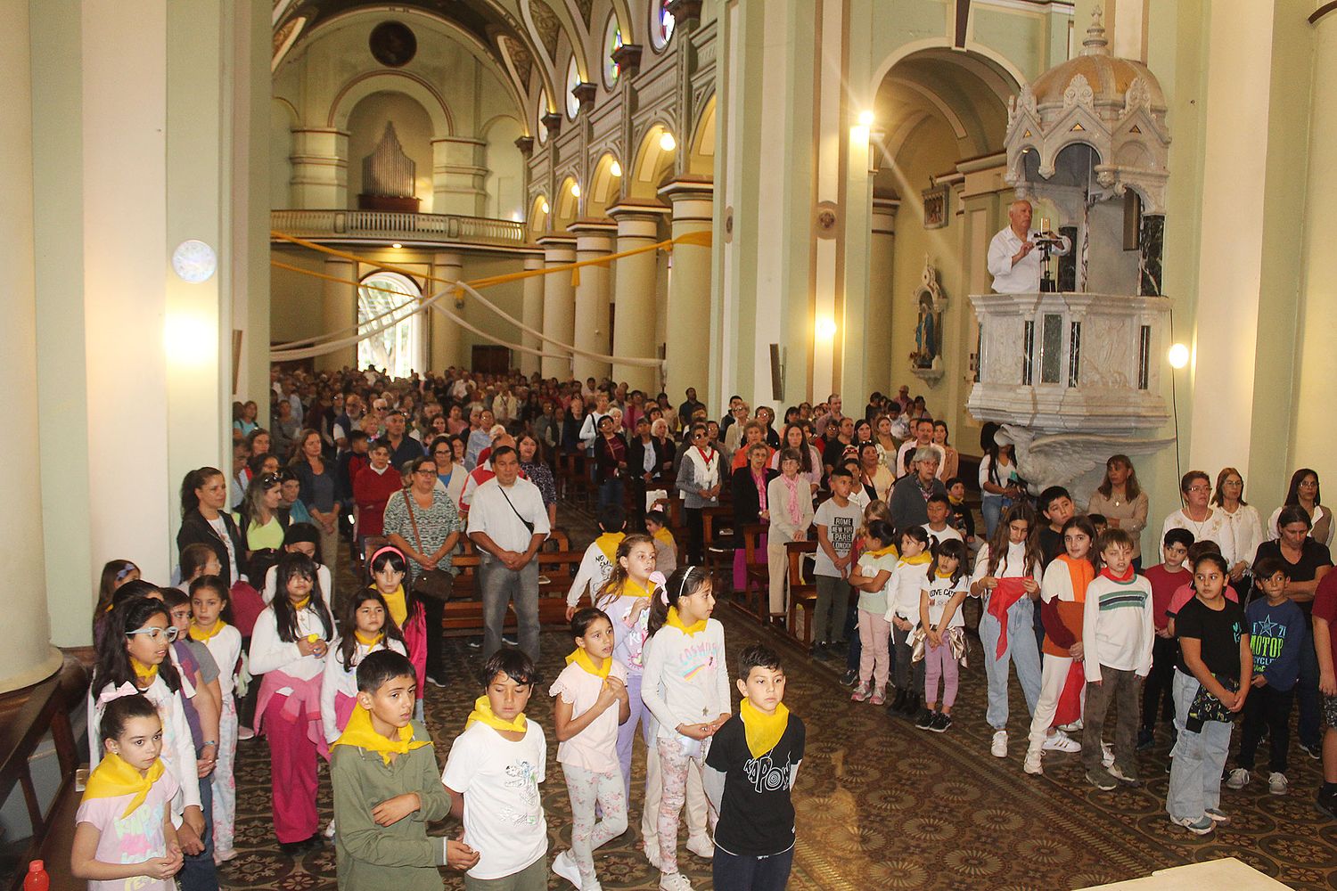 Decenas de fieles participaron de la fiesta patronal.