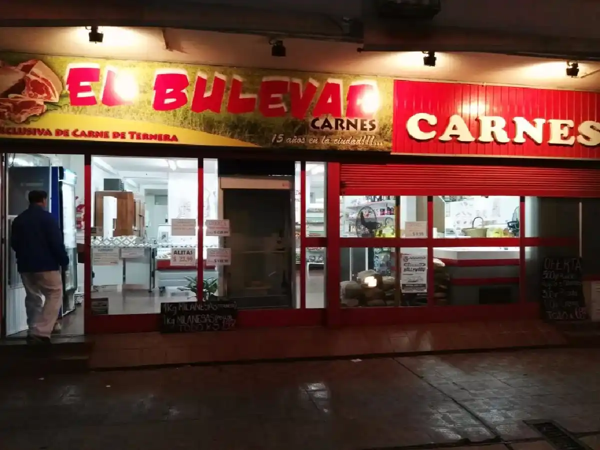  Rompieron vidrios de un  comercio: fueron detenidos  dos mayores y un menor 