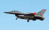 Imágenes adicionales de los F-16BM Fighting Falcon destinados a la Fuerza Aérea Argentina durante su arribo a su segunda escala rumbo a nuestro país.