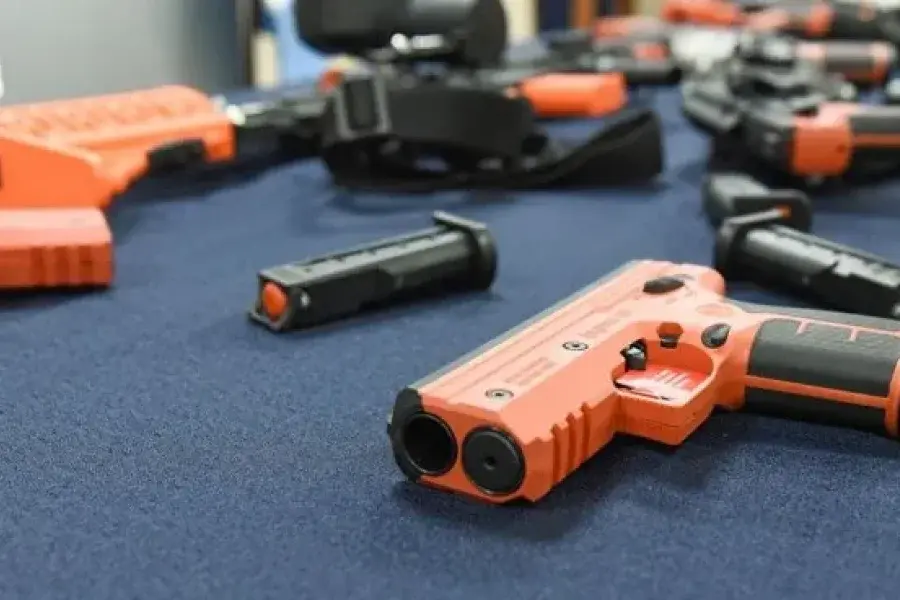 Seguridad dispuso del uso de armas no letales para detener a los agresores