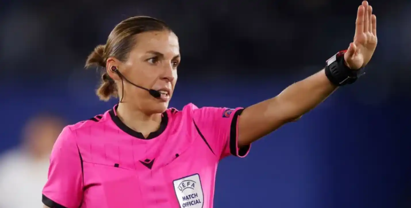 Mundial Qatar 2022: por primera vez, una terna femenina dirigirá un partido