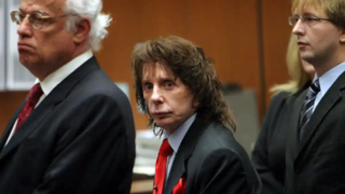 El célebre productor musical Phil Spector murió de Covid