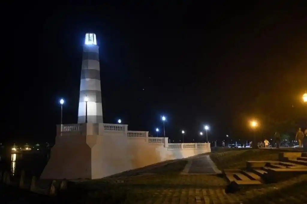 Personal policial realizó disparos de escopetas al aire, para dispersar a los revoltosos.