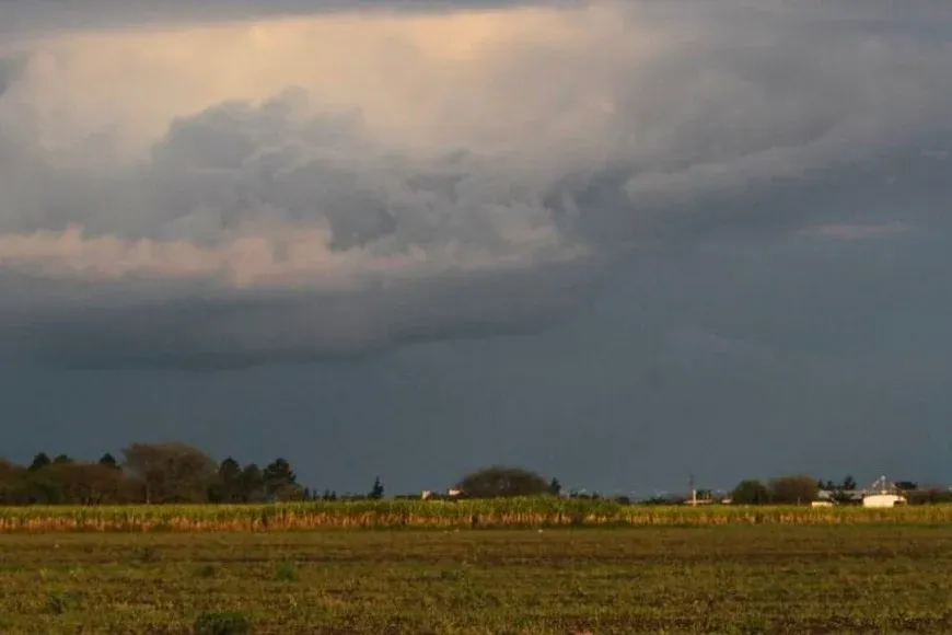 Entre lunes y martes llegarían  tormentas fuertes a la región.
