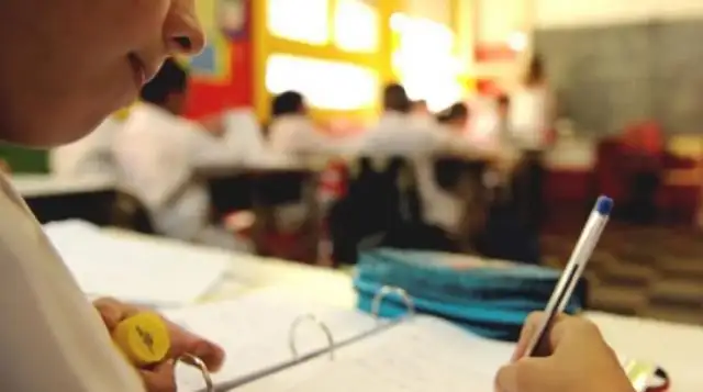 En una clase de educación sexual, nueve alumnas se animaron a denunciar los abusos de un maestro