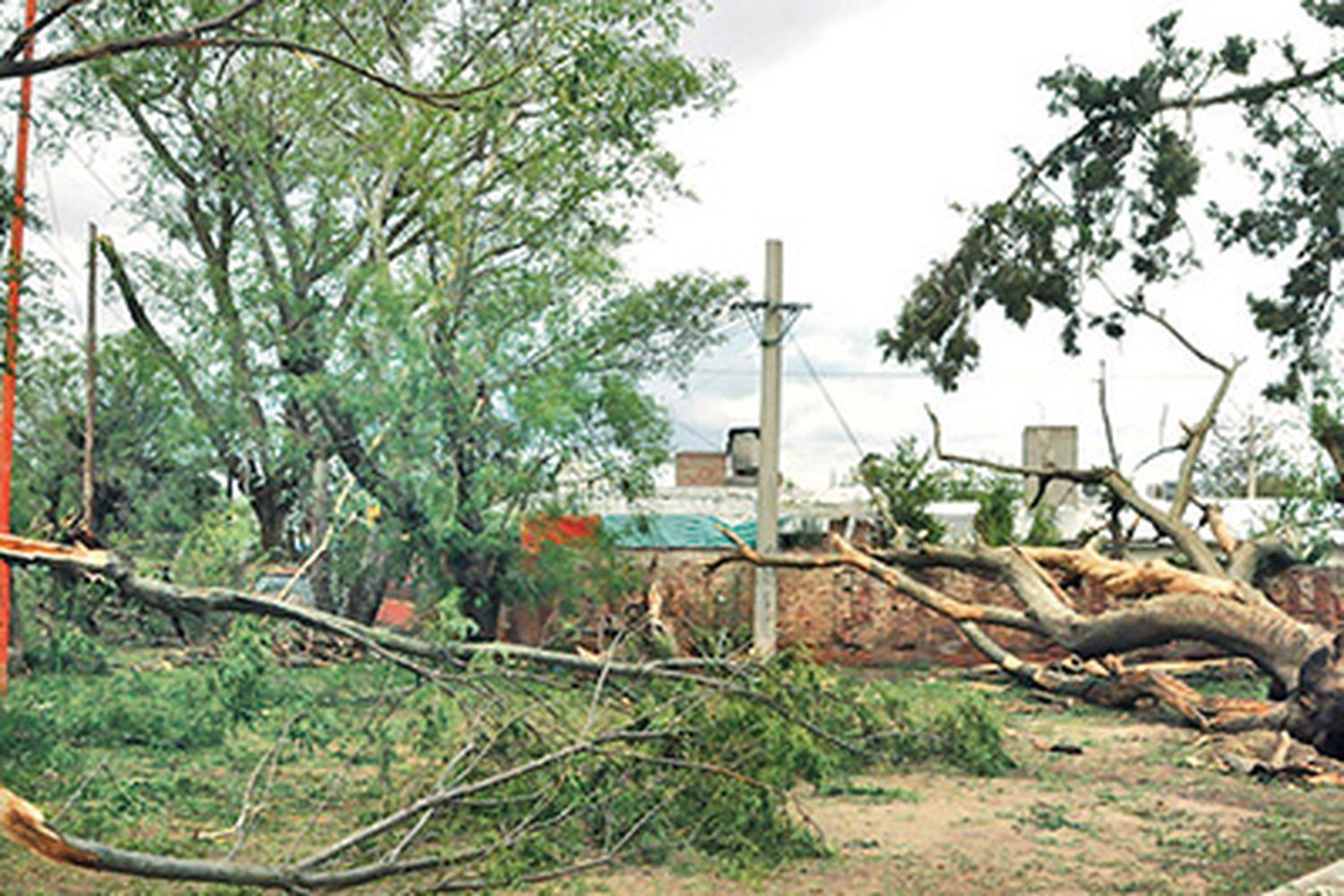 Tornado arrasó un pueblo de Santiago del Estero