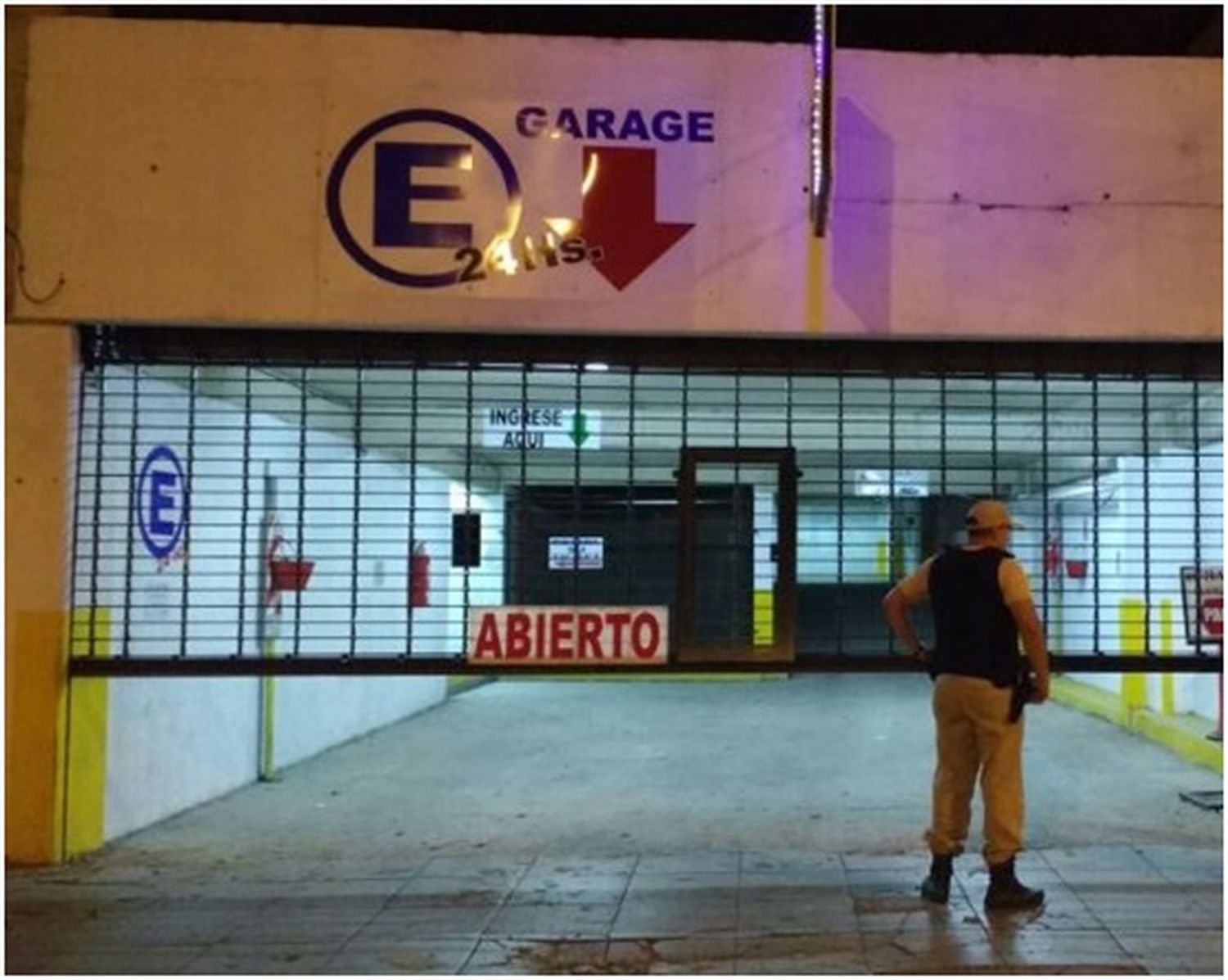 Atraparon a un joven tras intentar robar un vehículo en un estacionamiento