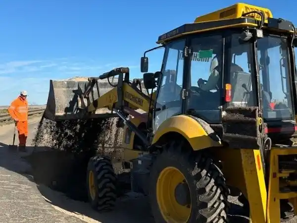 Las máquinas de su empresa privada, trabajando en la 33.