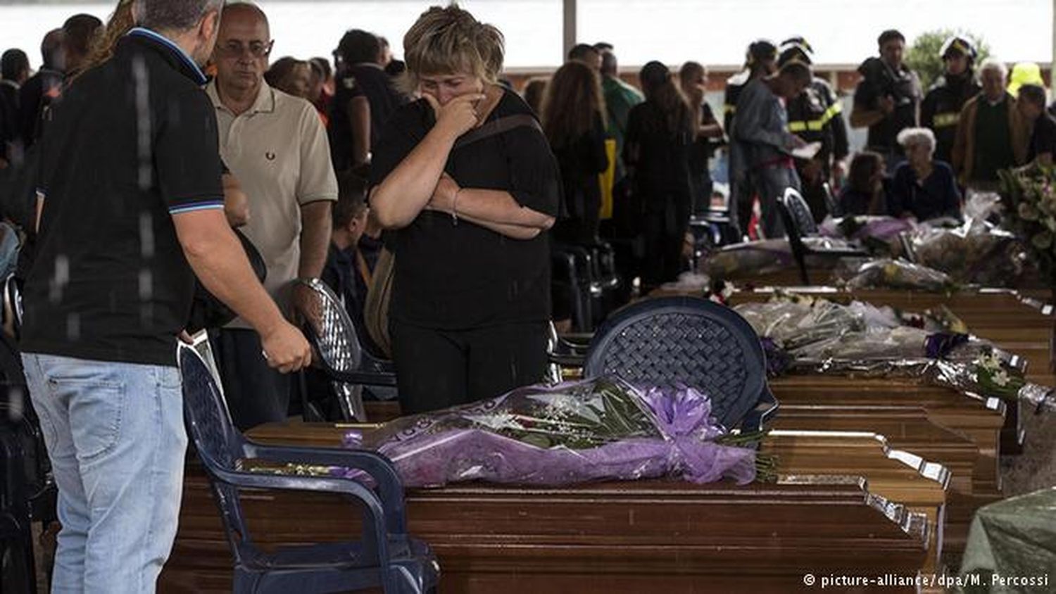 Italia celebra funeral para víctimas del terremoto