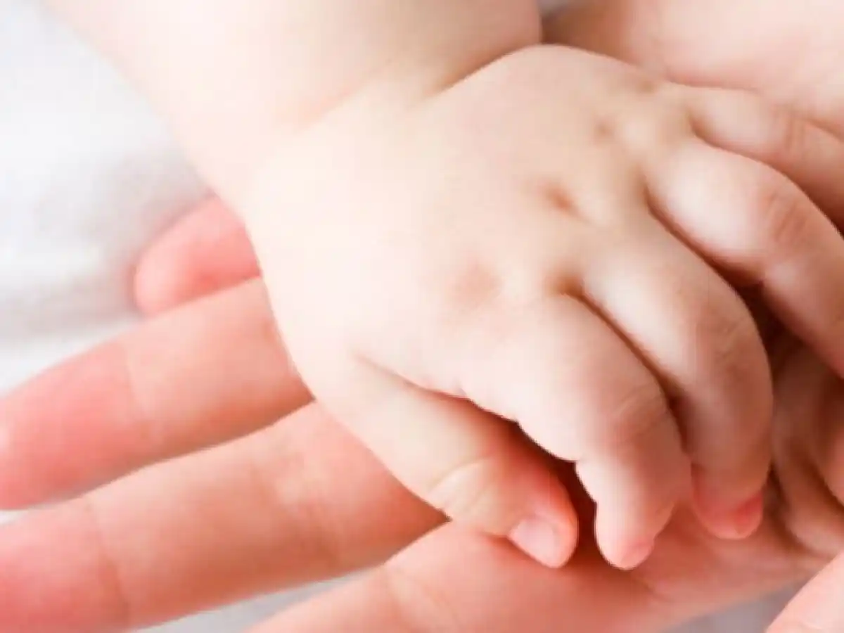 Ordenaron licencia por maternidad a una madre no gestante